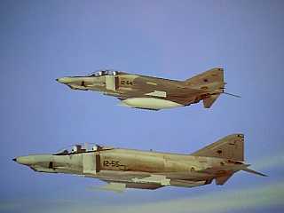 Vuelo en formación de dos RF-4C (CR.12) 