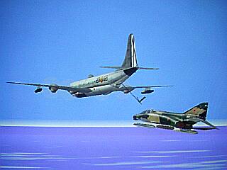 Un KC-97L reabastece a un sediento Phantom